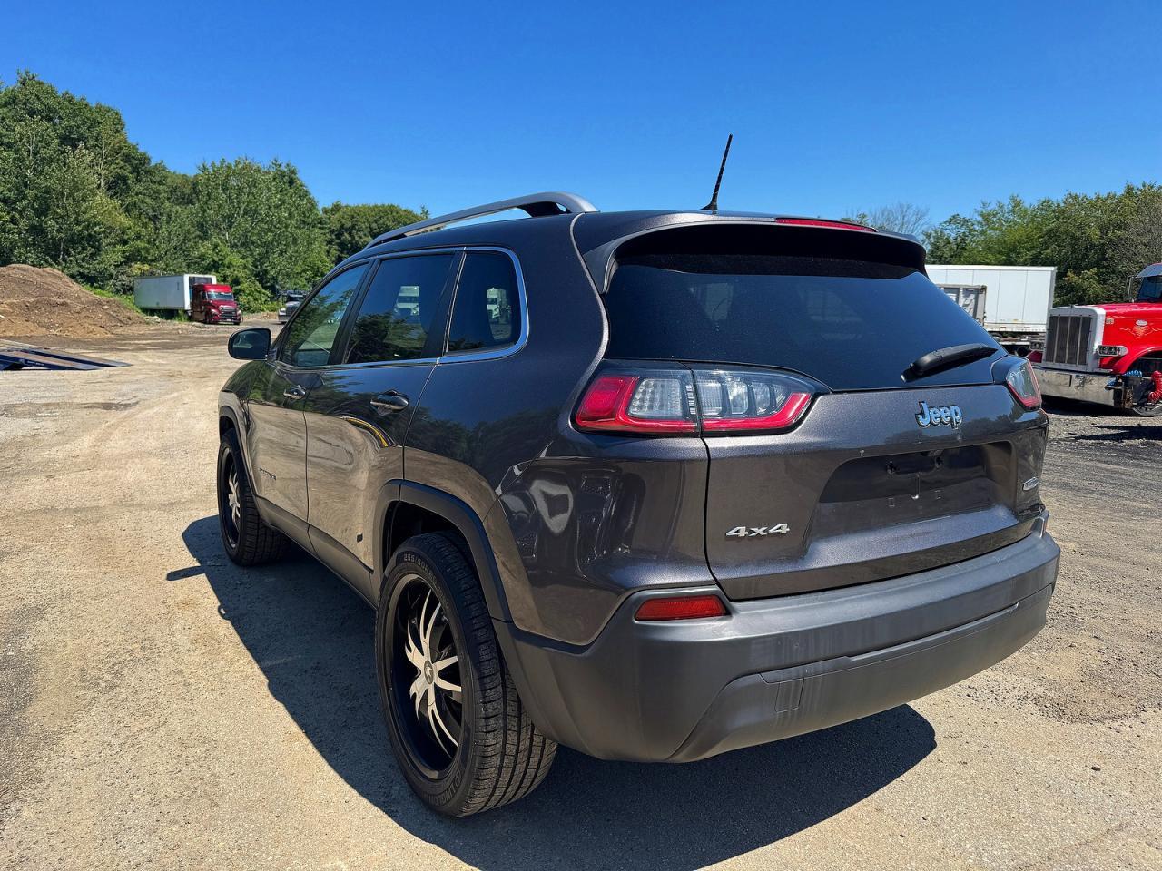 2019 Jeep Cherokee Latitude Plus - Image 3