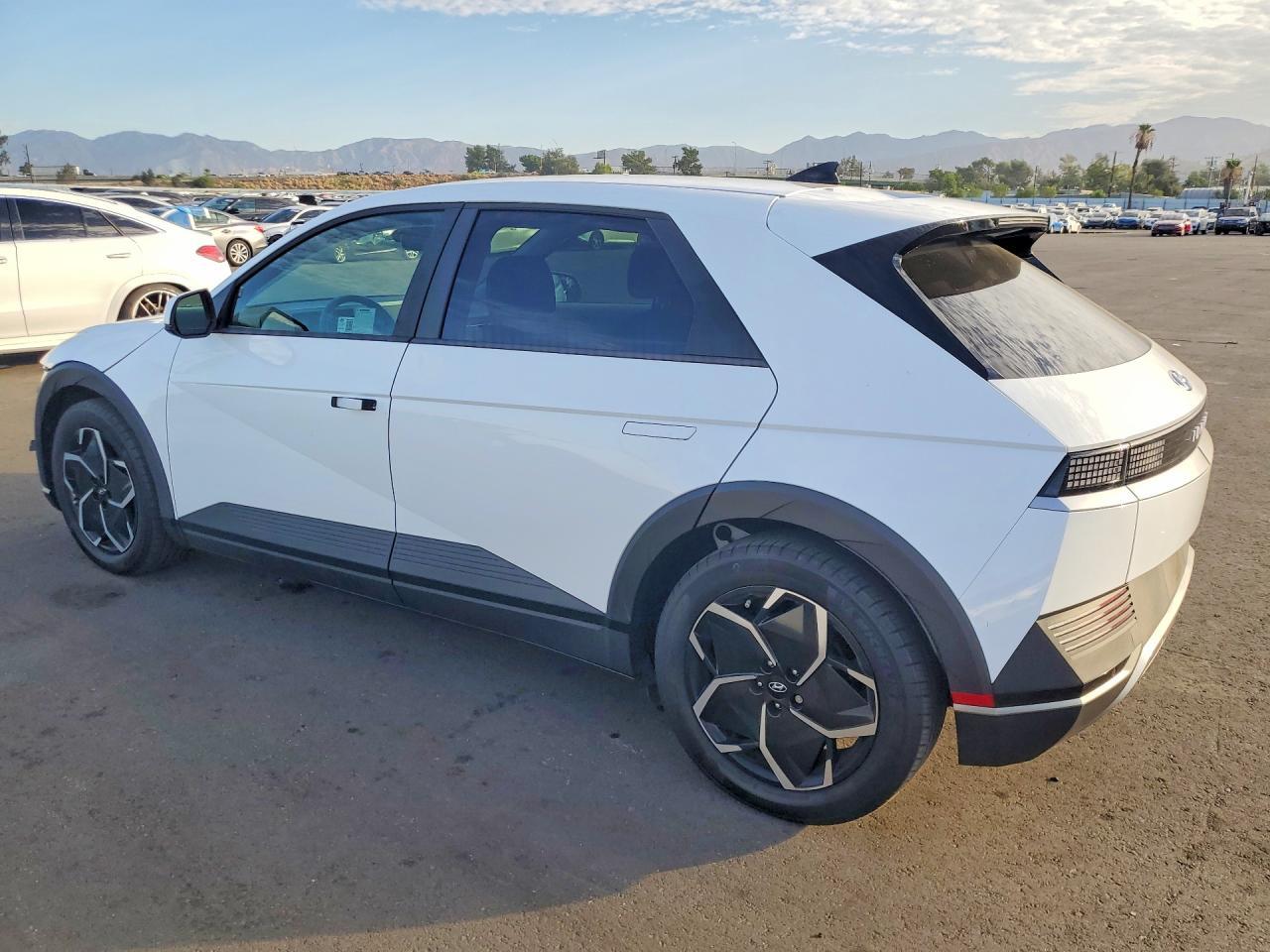 2024 Hyundai Ioniq 5 Se - Фото 2