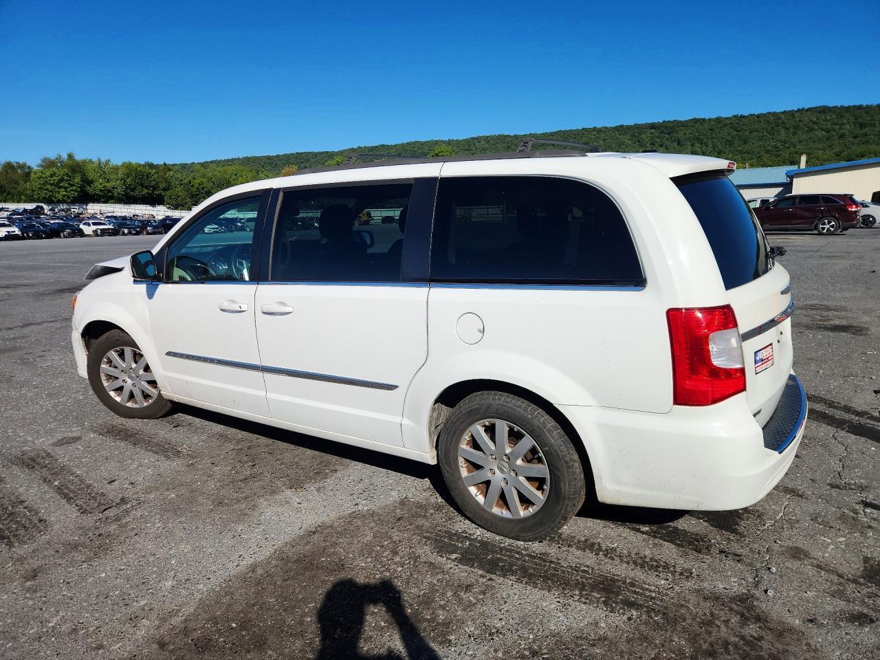 2014 Chrysler Town & Country Touring - Фото 2