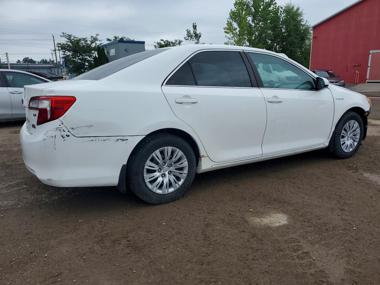 2014 Toyota Camry Hybrid Le - Image 3