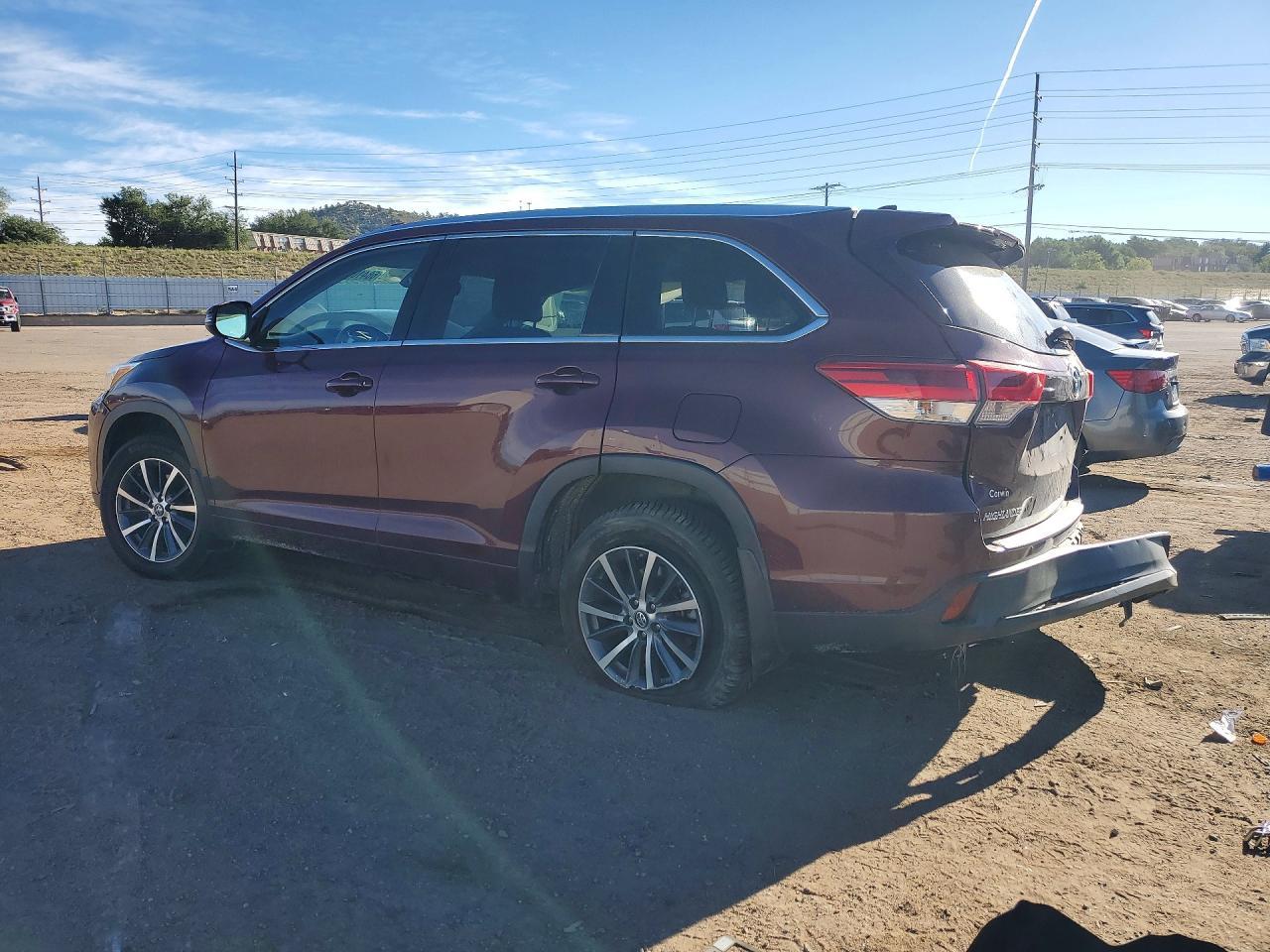 2017 Toyota Highlander Xle - Image 2