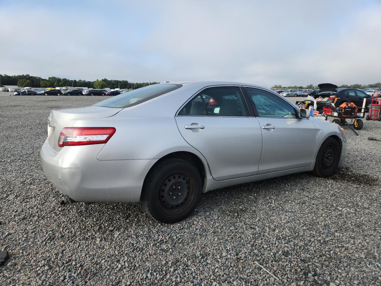 2010 Toyota Camry Base - Фото 3