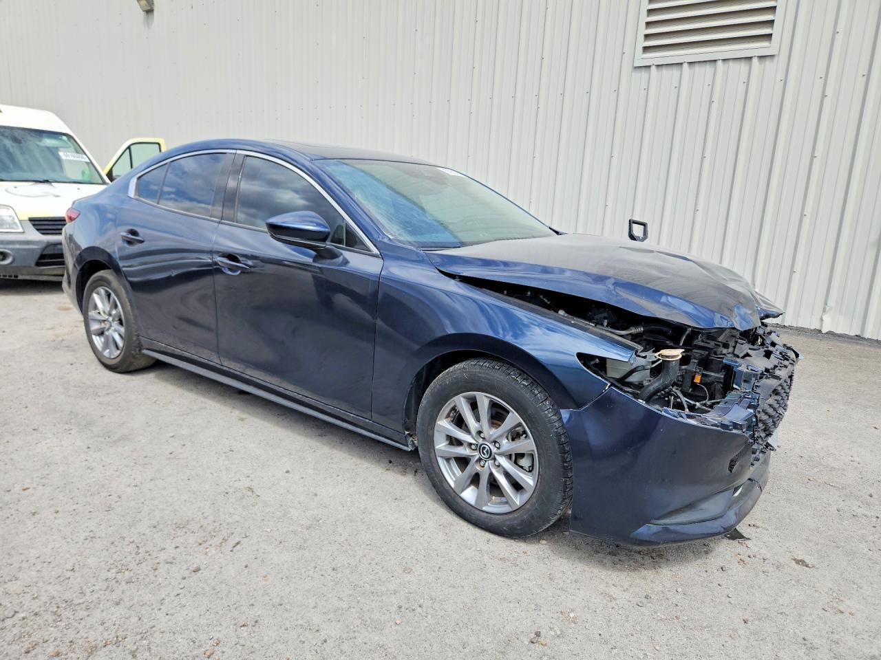 2022 Mazda 3 Premium - Image 4