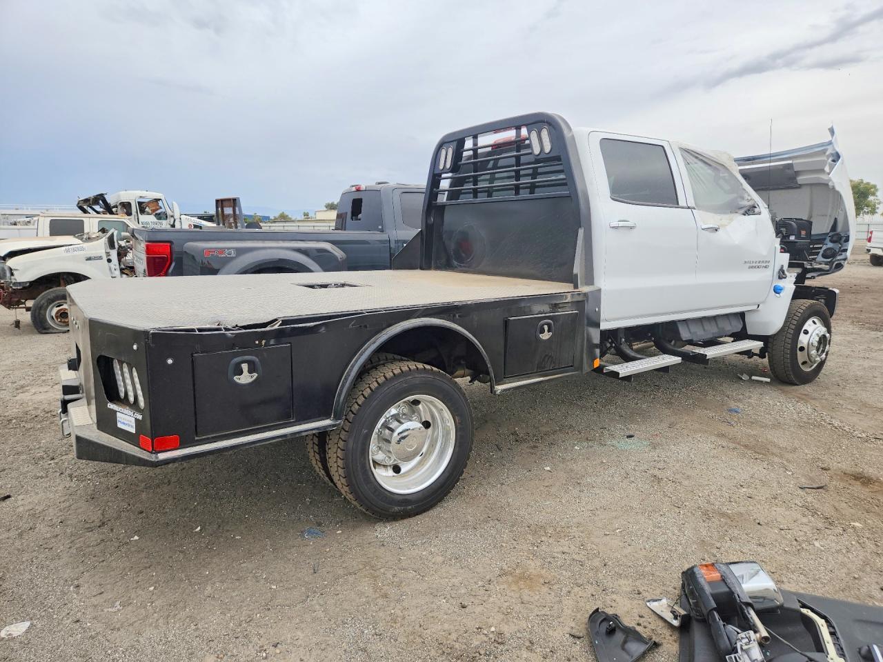 2024 Chevrolet Silverado Medium Duty - Image 3