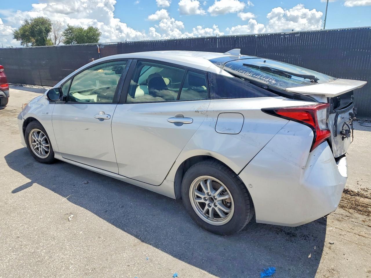 2019 Toyota Prius Le - Фото 2