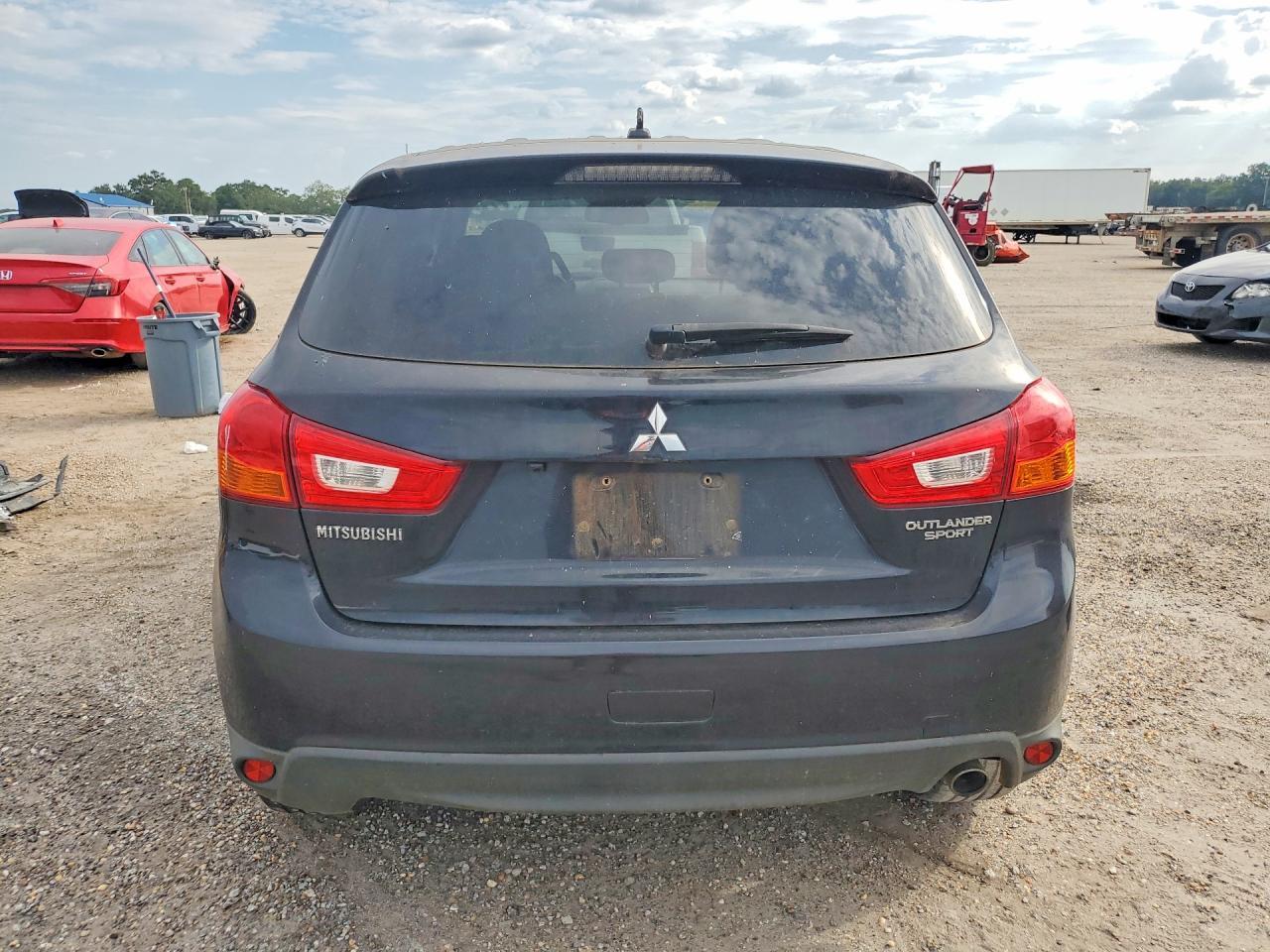 2014 Mitsubishi Outlander Sport Se - Image 6