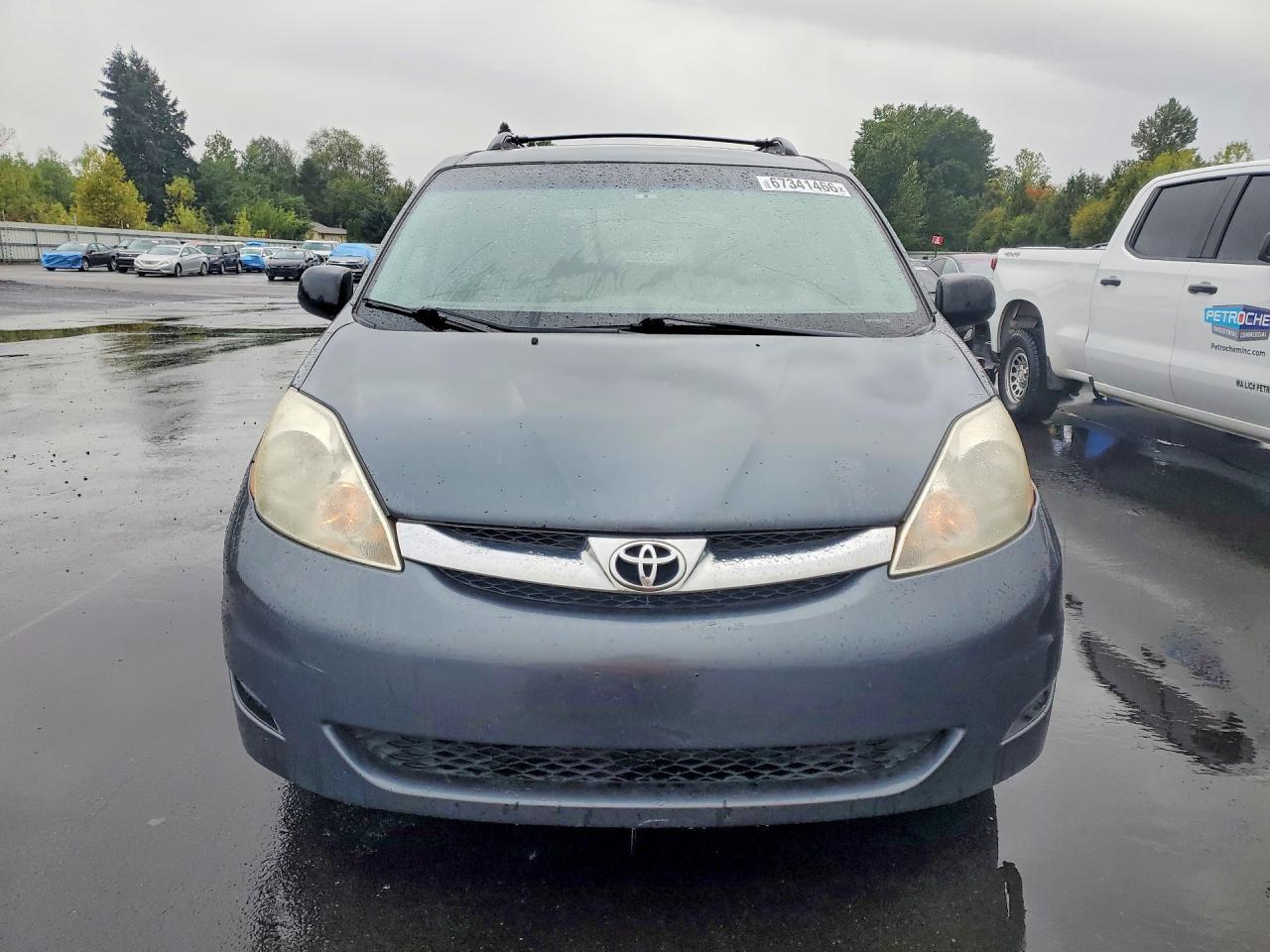 2010 Toyota Sienna Le 7-Passenger - Фото 5