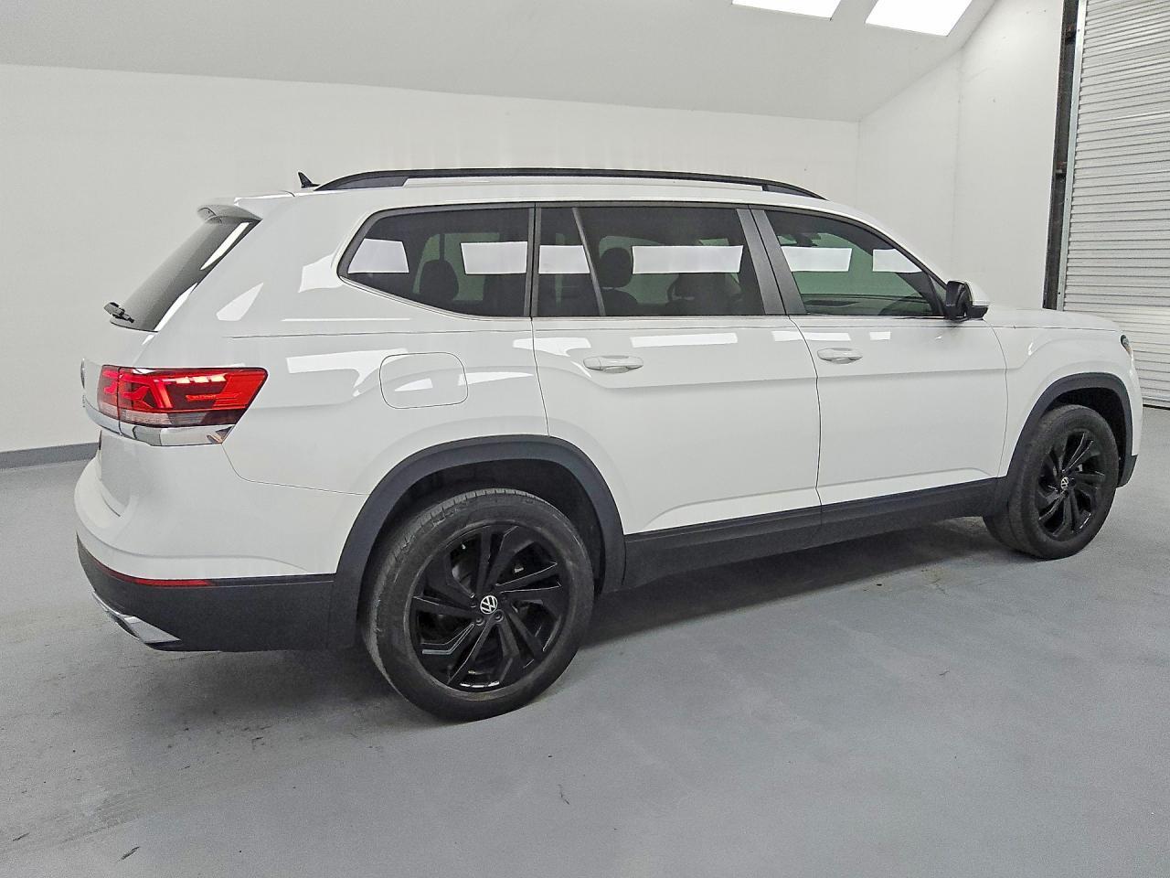 2023 Volkswagen Atlas Se - Image 3