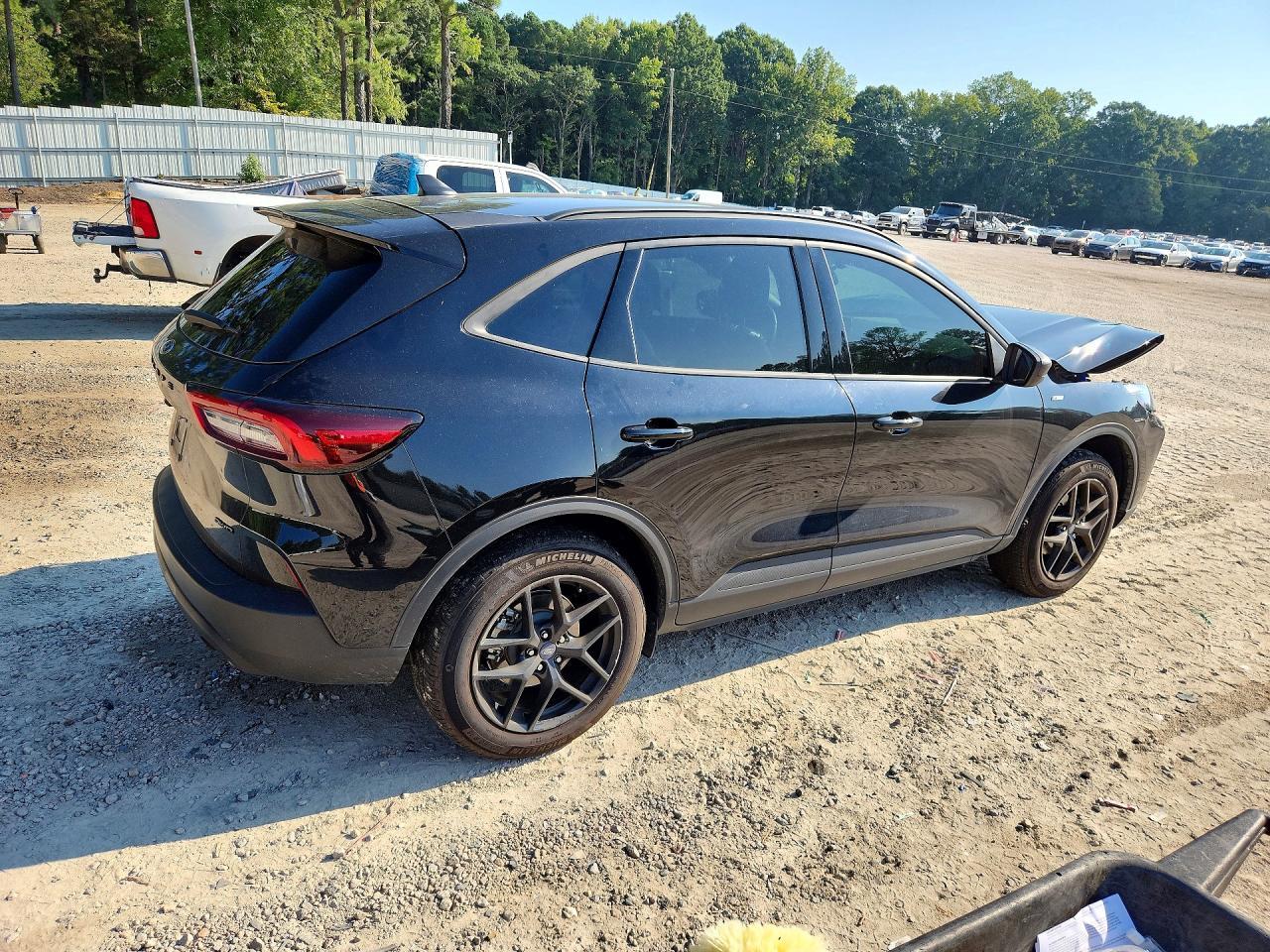 2025 Ford Escape St Line - Image 3