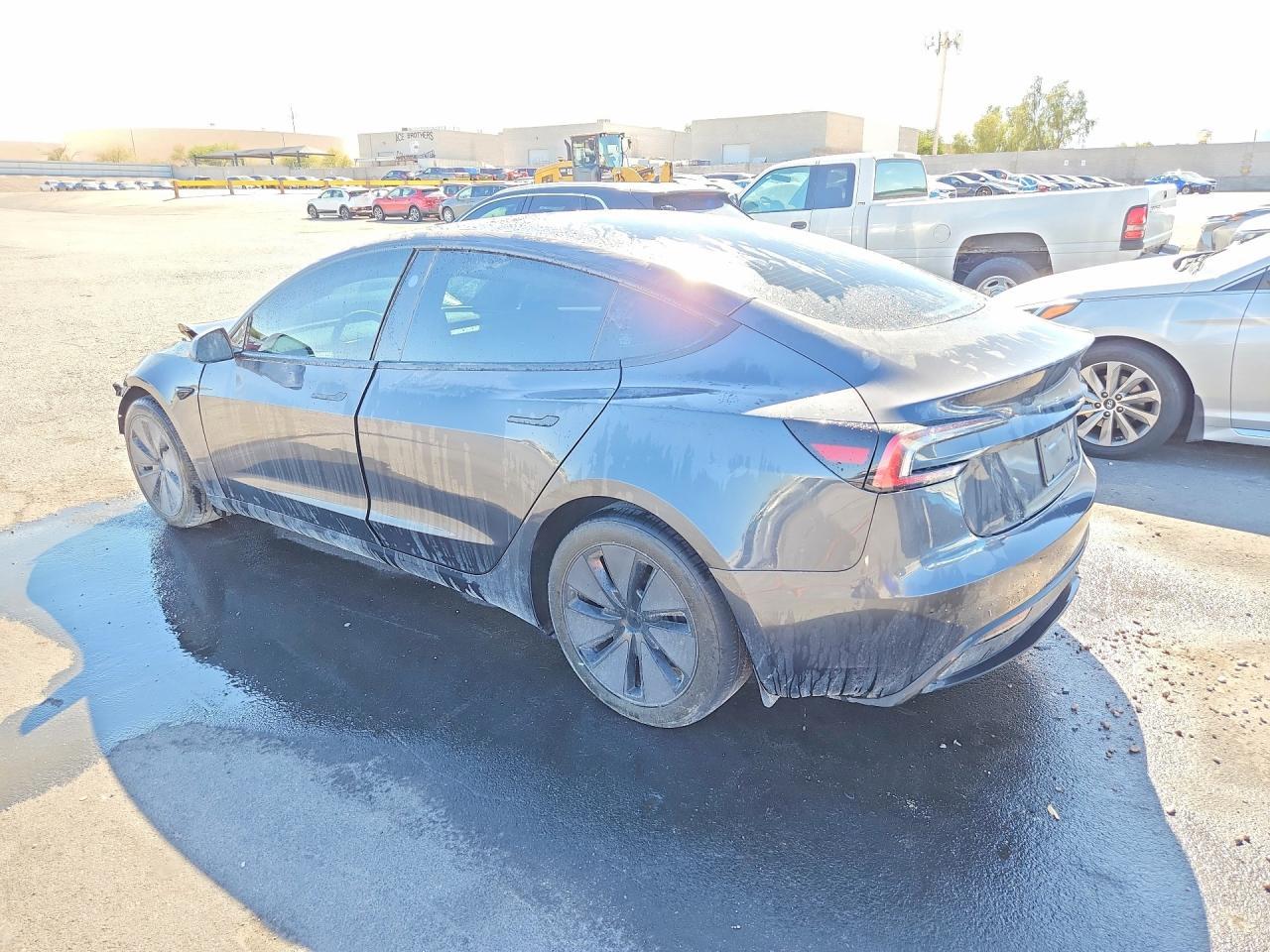 2024 Tesla Model 3 - Фото 2