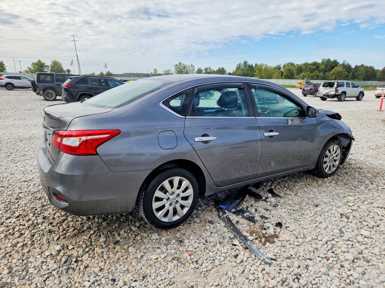 2018 Nissan Sentra S - Фото 3