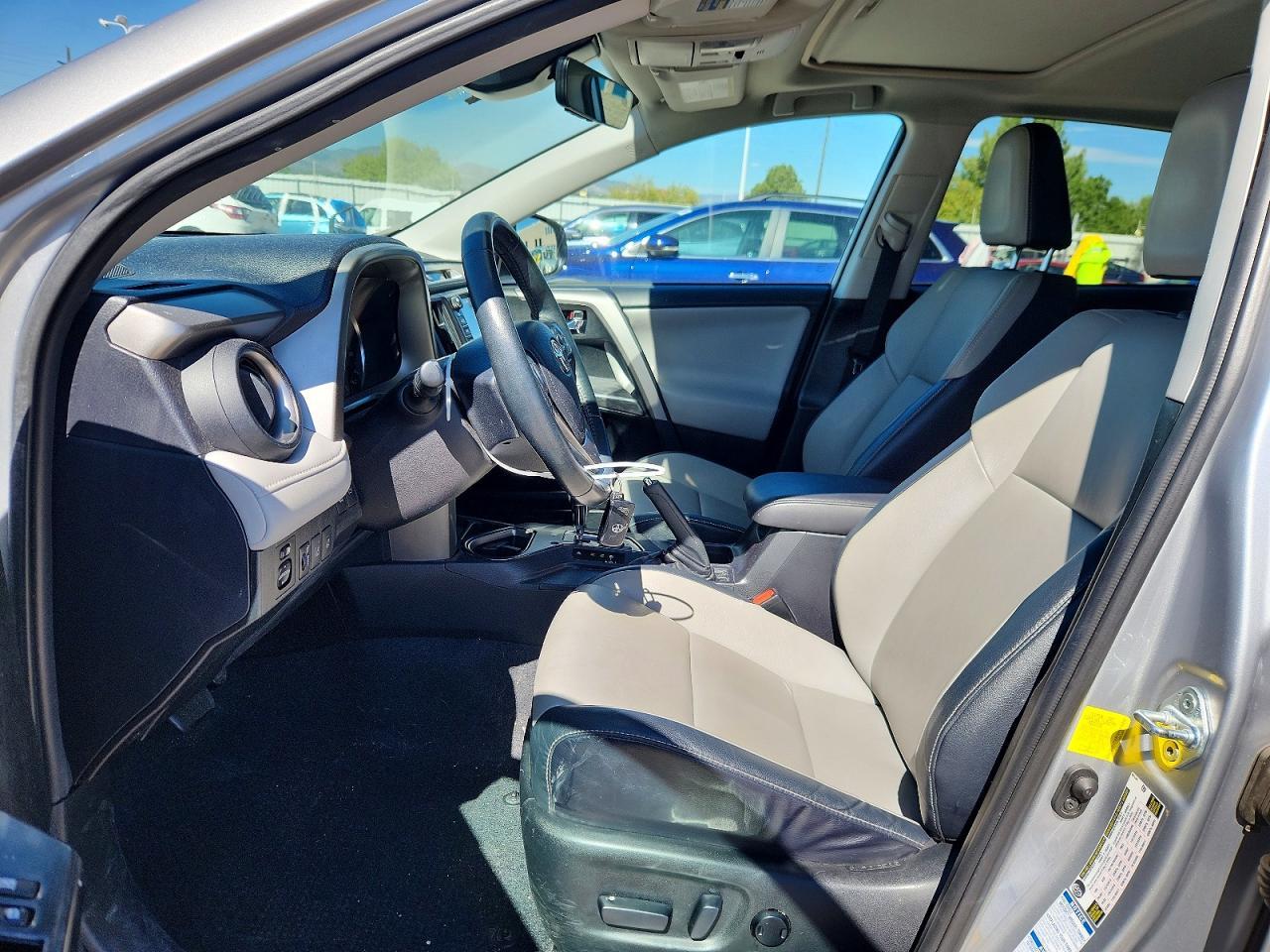 2017 Toyota Rav4 Platinum - Image 7