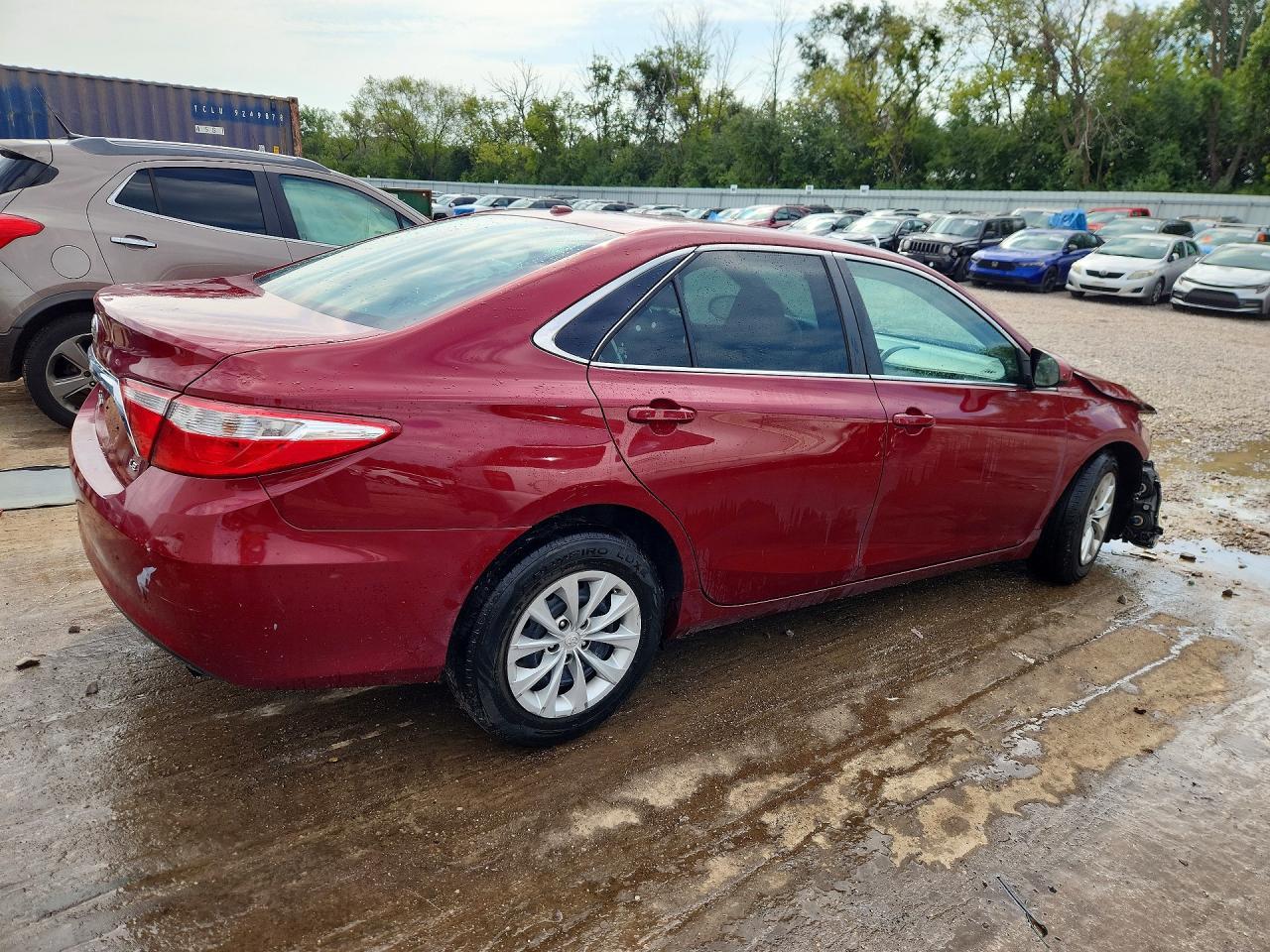 2016 Toyota Camry Le - Фото 3