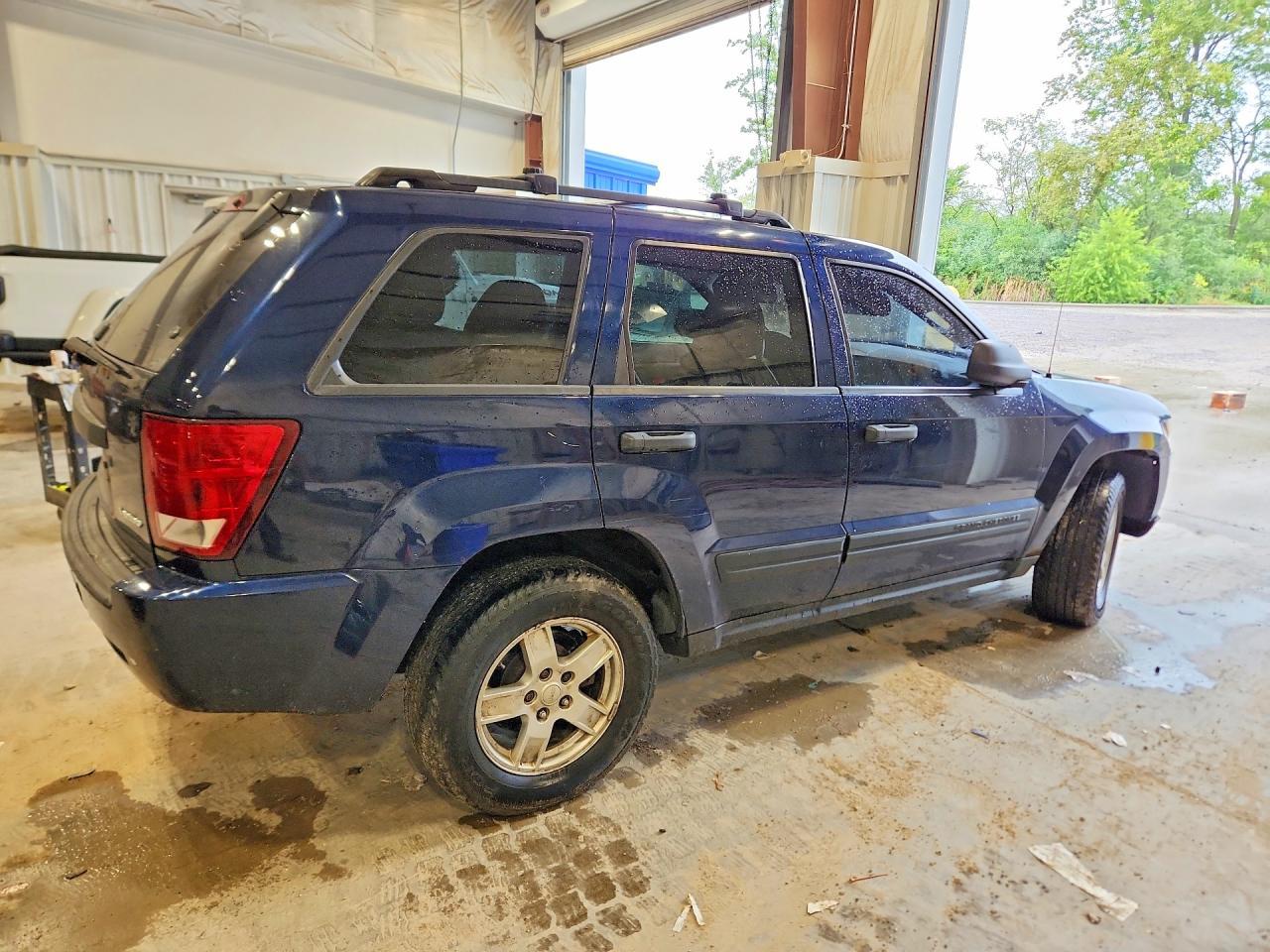 2005 Jeep Grand Cherokee Laredo - Image 3