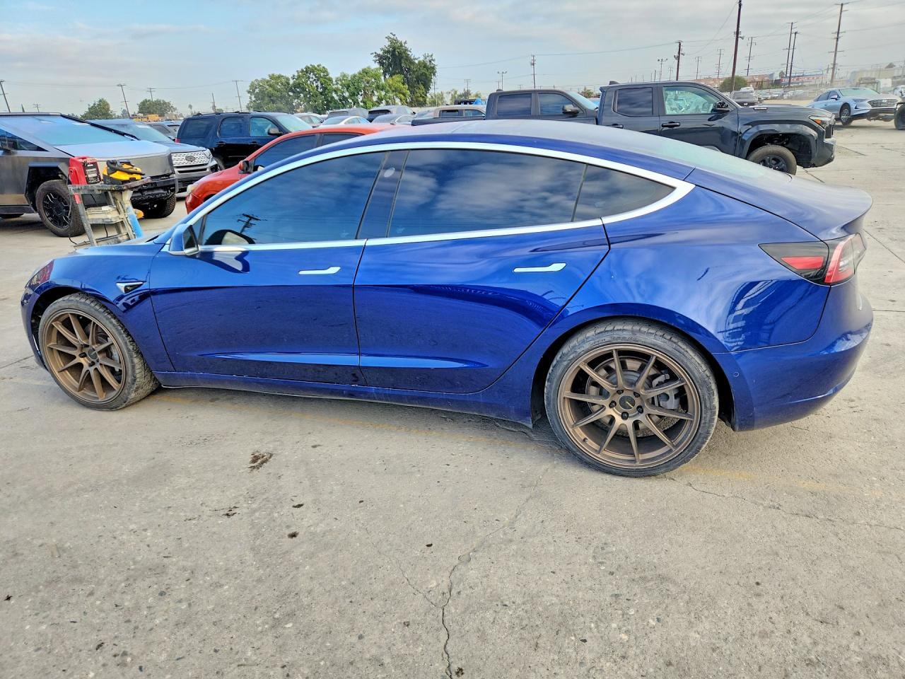 2019 Tesla Model 3 - Image 2