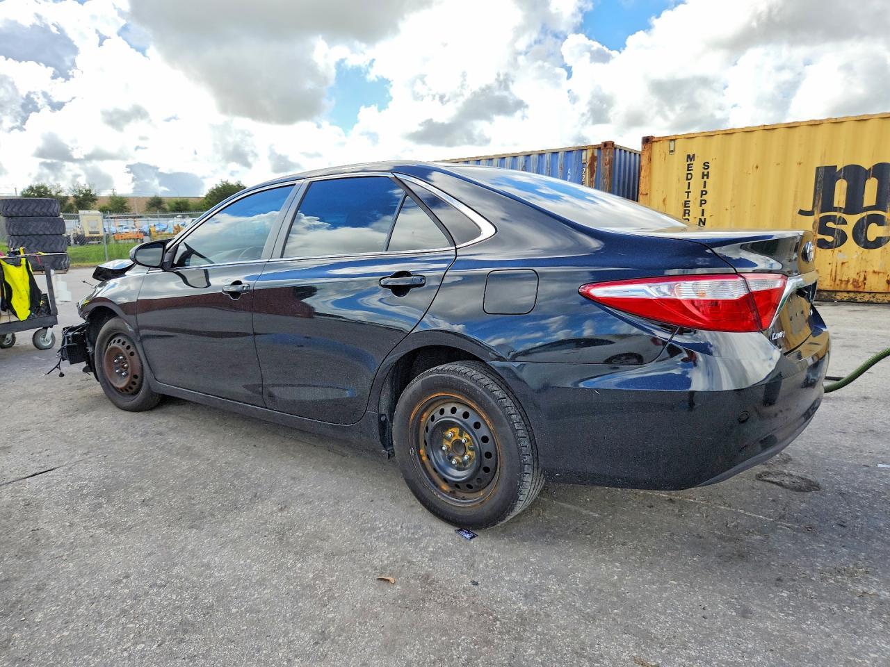 2015 Toyota Camry Le - Фото 2
