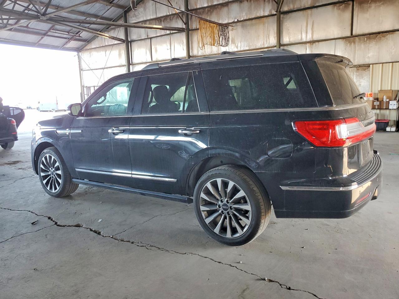2018 Lincoln Navigator Select - Image 2