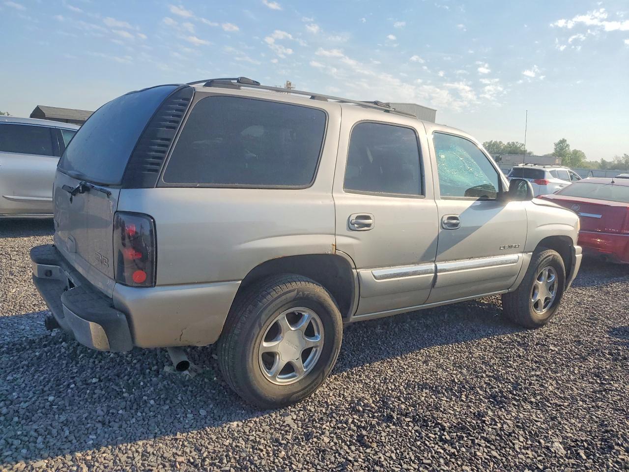 2004 GMC Yukon - Image 3
