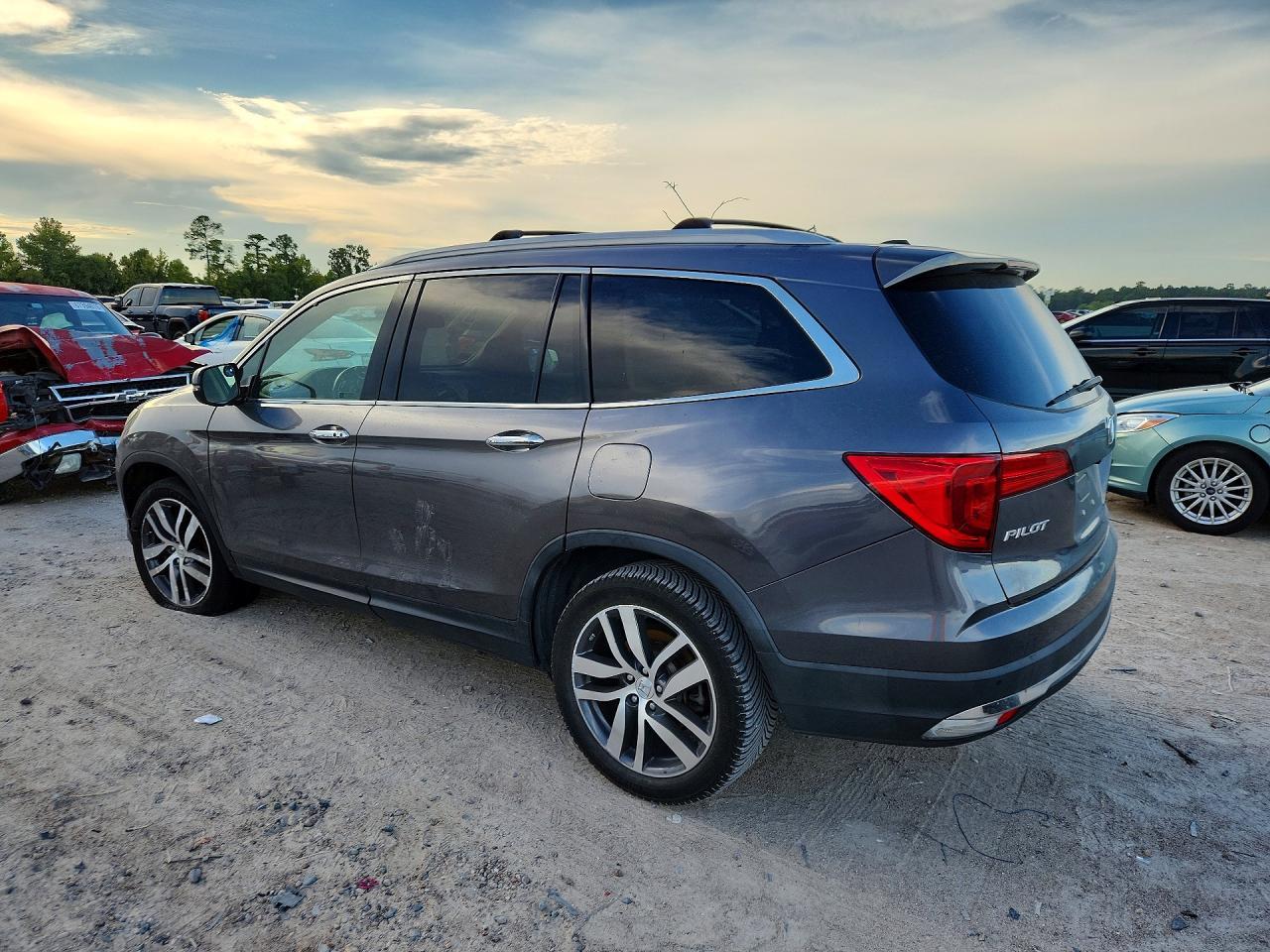 2017 Honda Pilot Elite - Фото 2