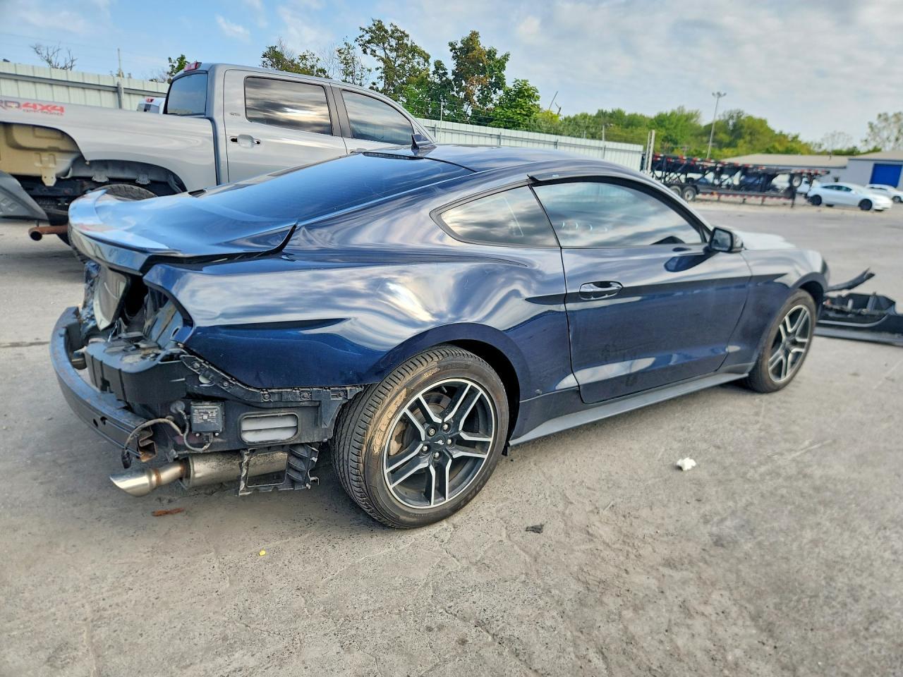 2021 Ford Mustang - Фото 3