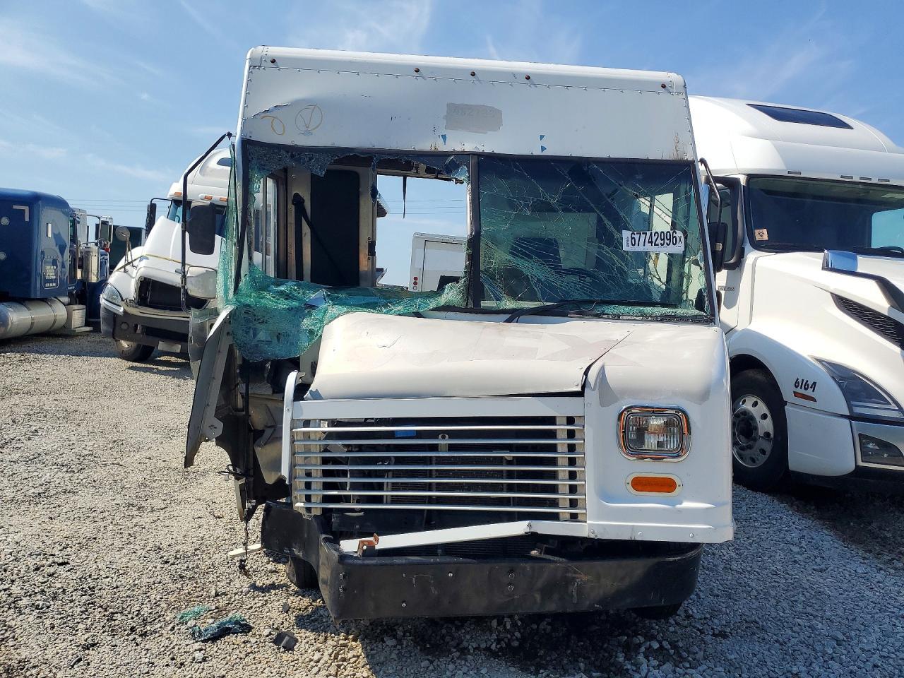 2021 Ford Econoline E450 Super Duty Commercial Stripped Chassis - Image 5