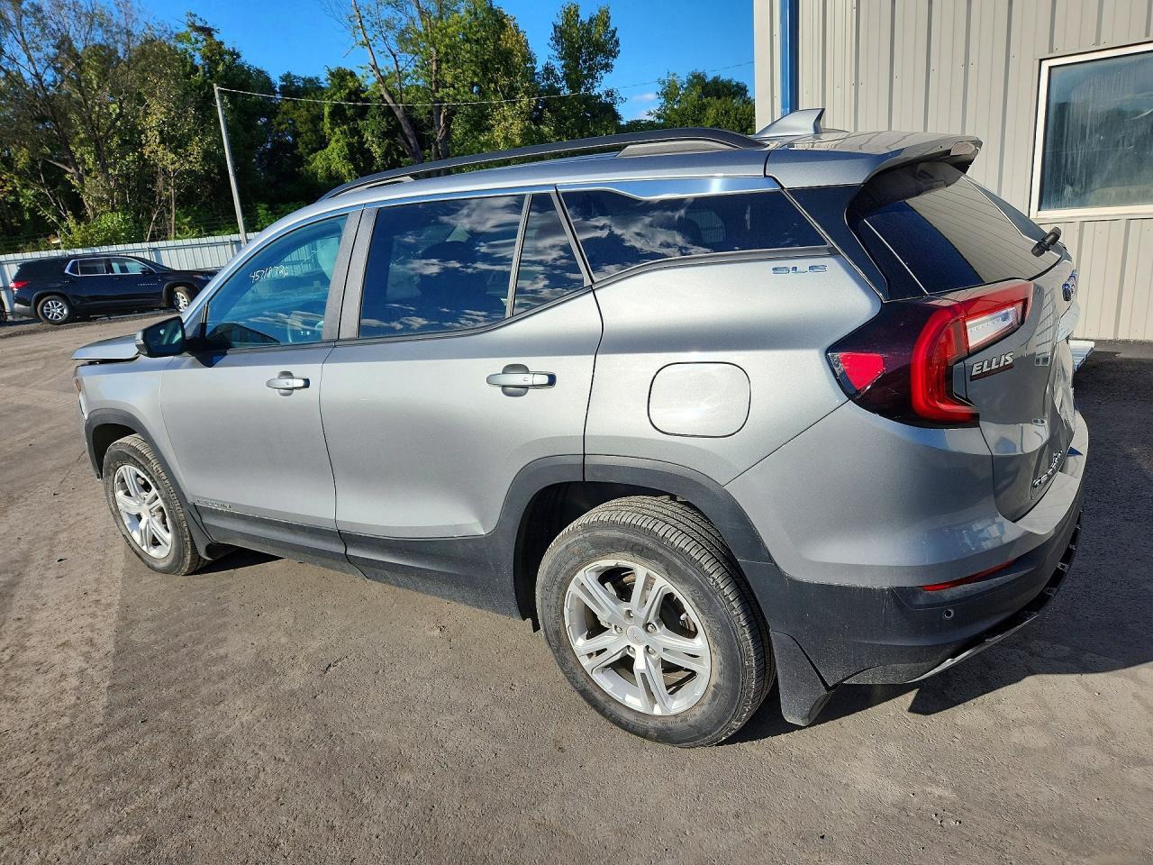 2024 GMC Terrain Sle - Image 2