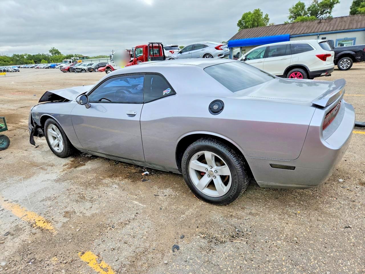 2014 Dodge Challenger Sxt - Image 2