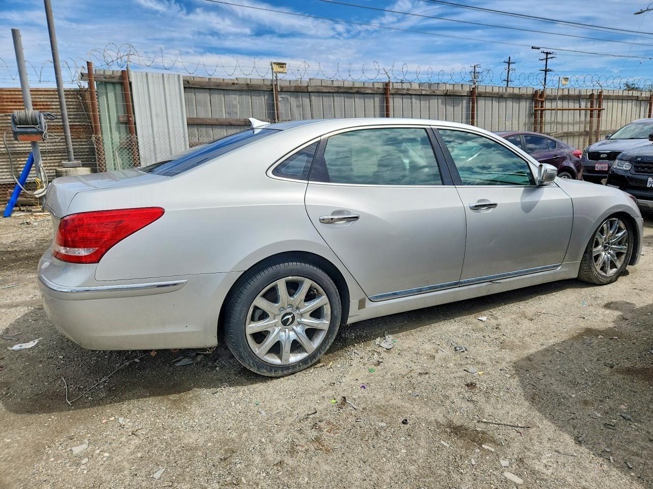 2013 Hyundai Equus Signature - Фото 3