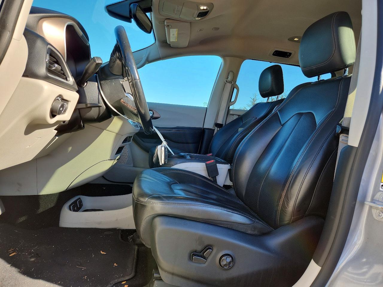 2019 Chrysler Pacifica Touring L - Image 7