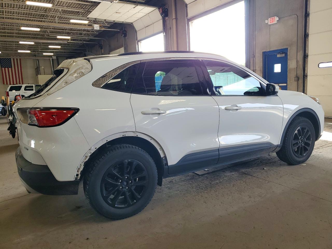 2020 Ford Escape Se - Фото 3