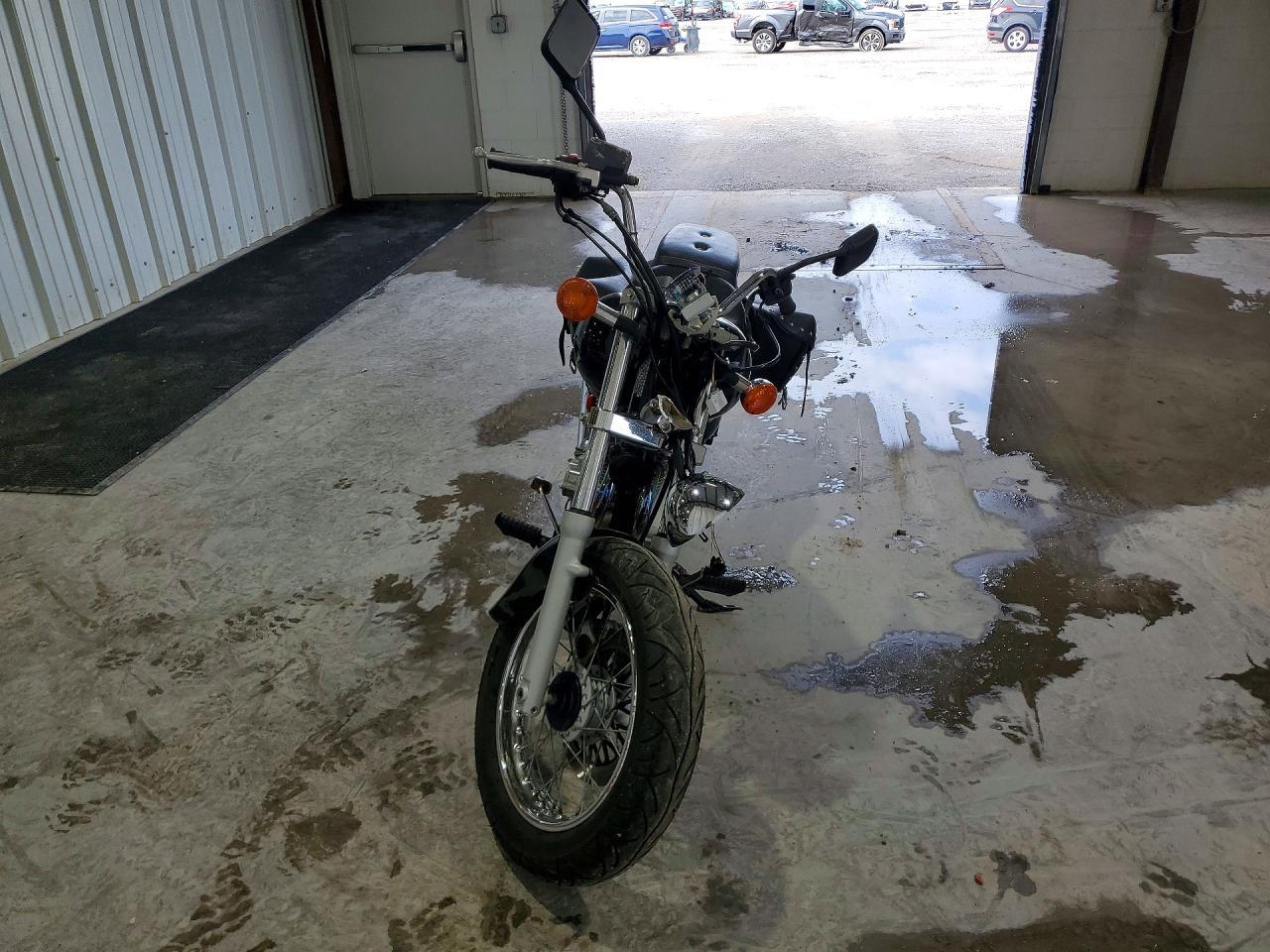 2002 Suzuki Gz250 - Фото 2