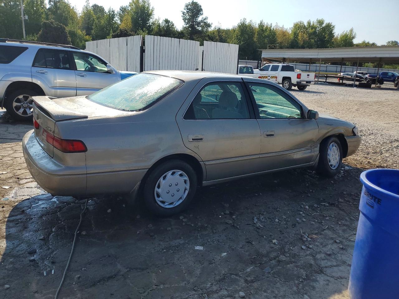 1997 Toyota Camry Le - Image 3