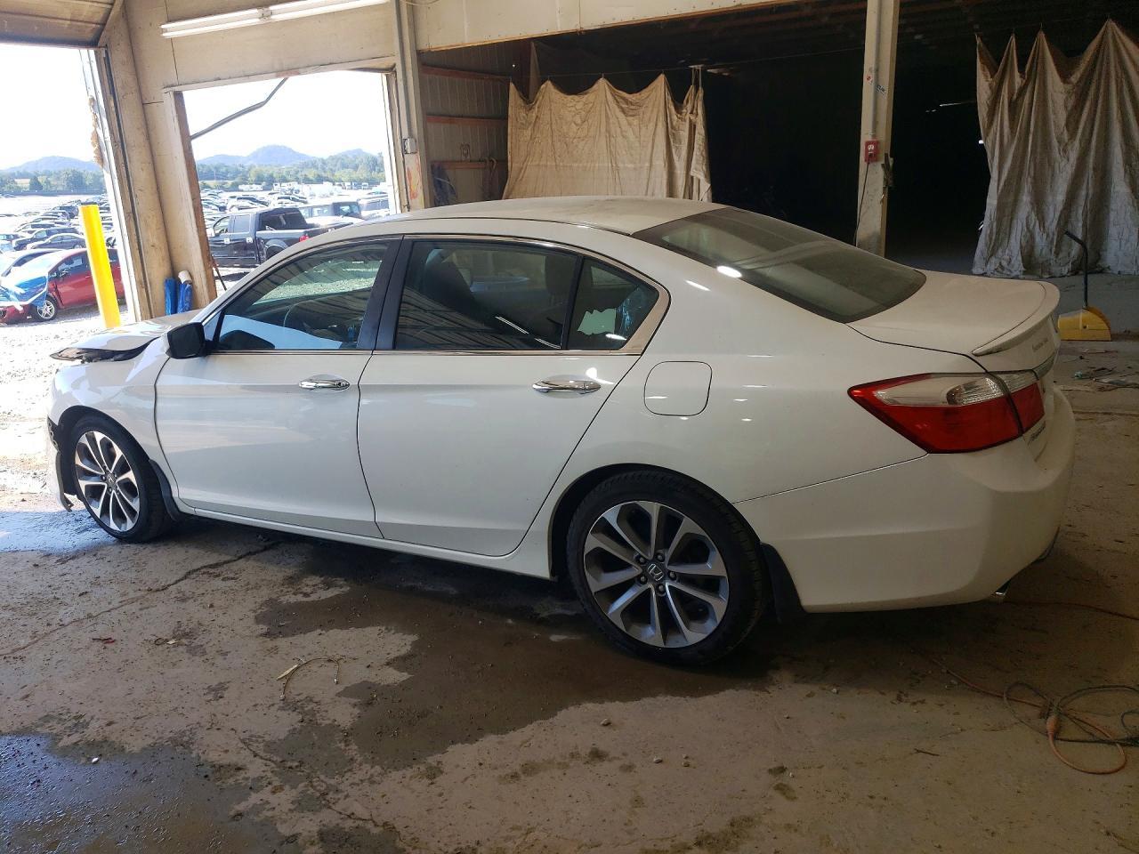 2015 Honda Accord Sport - Image 2