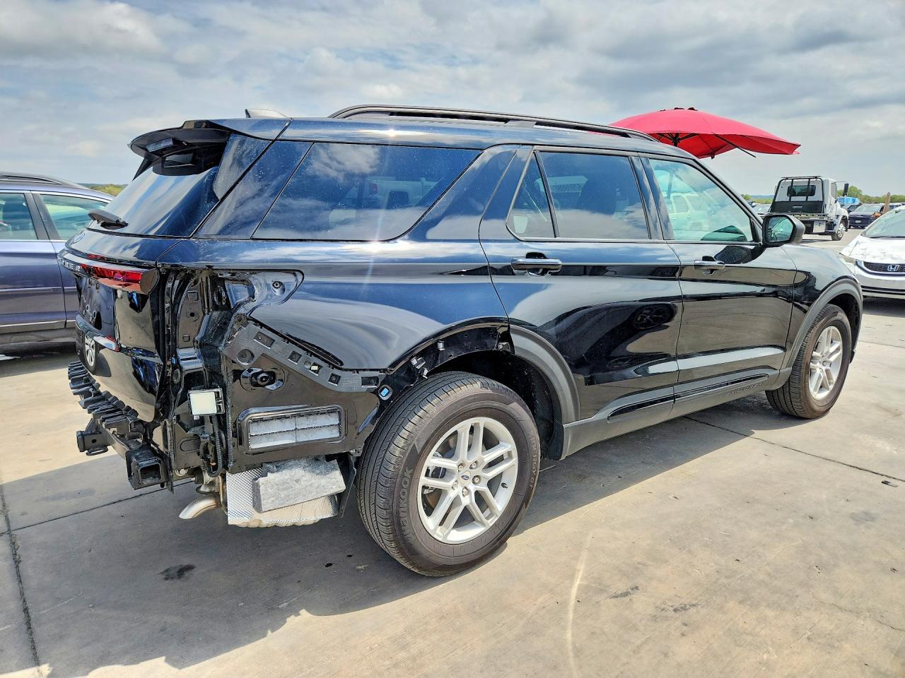 2026 Ford Explorer Active - Image 3