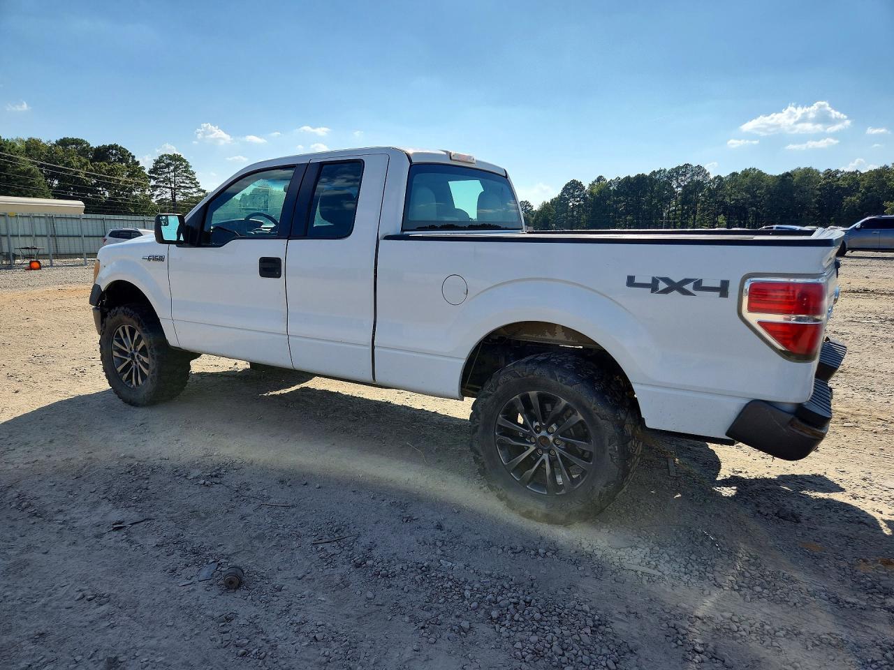 2013 Ford F150 Super Cab - Фото 2