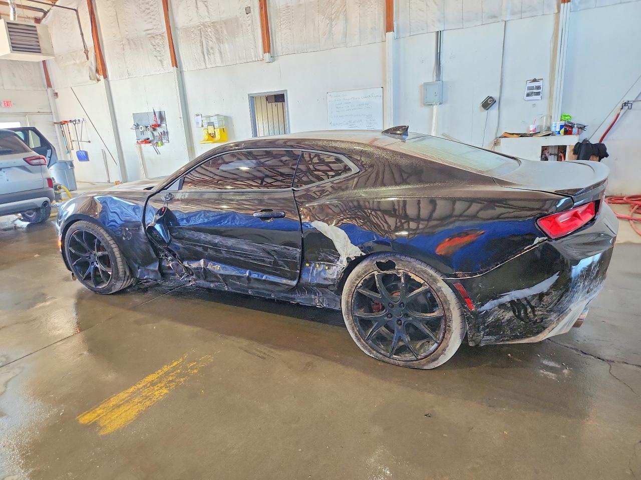 2018 Chevrolet Camaro Lt - Image 2