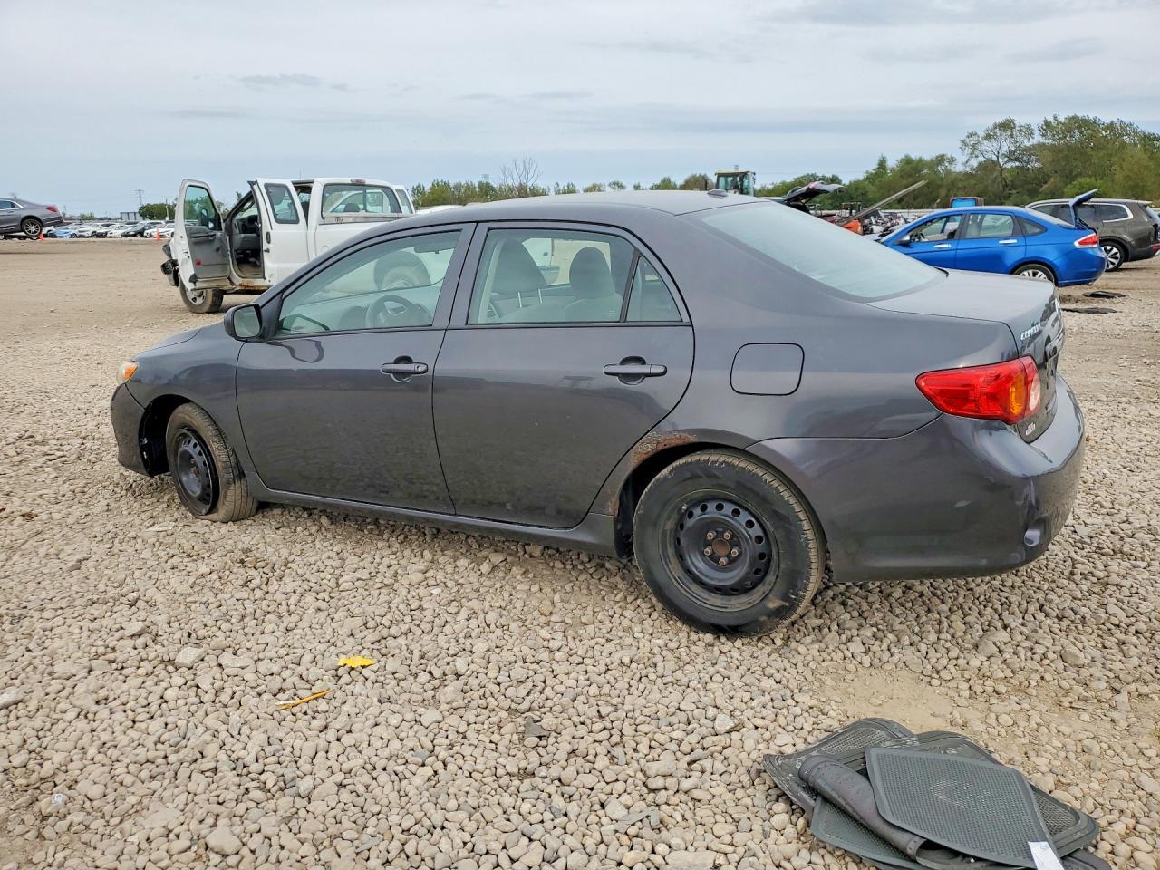 2010 Toyota Corolla Le - Image 2