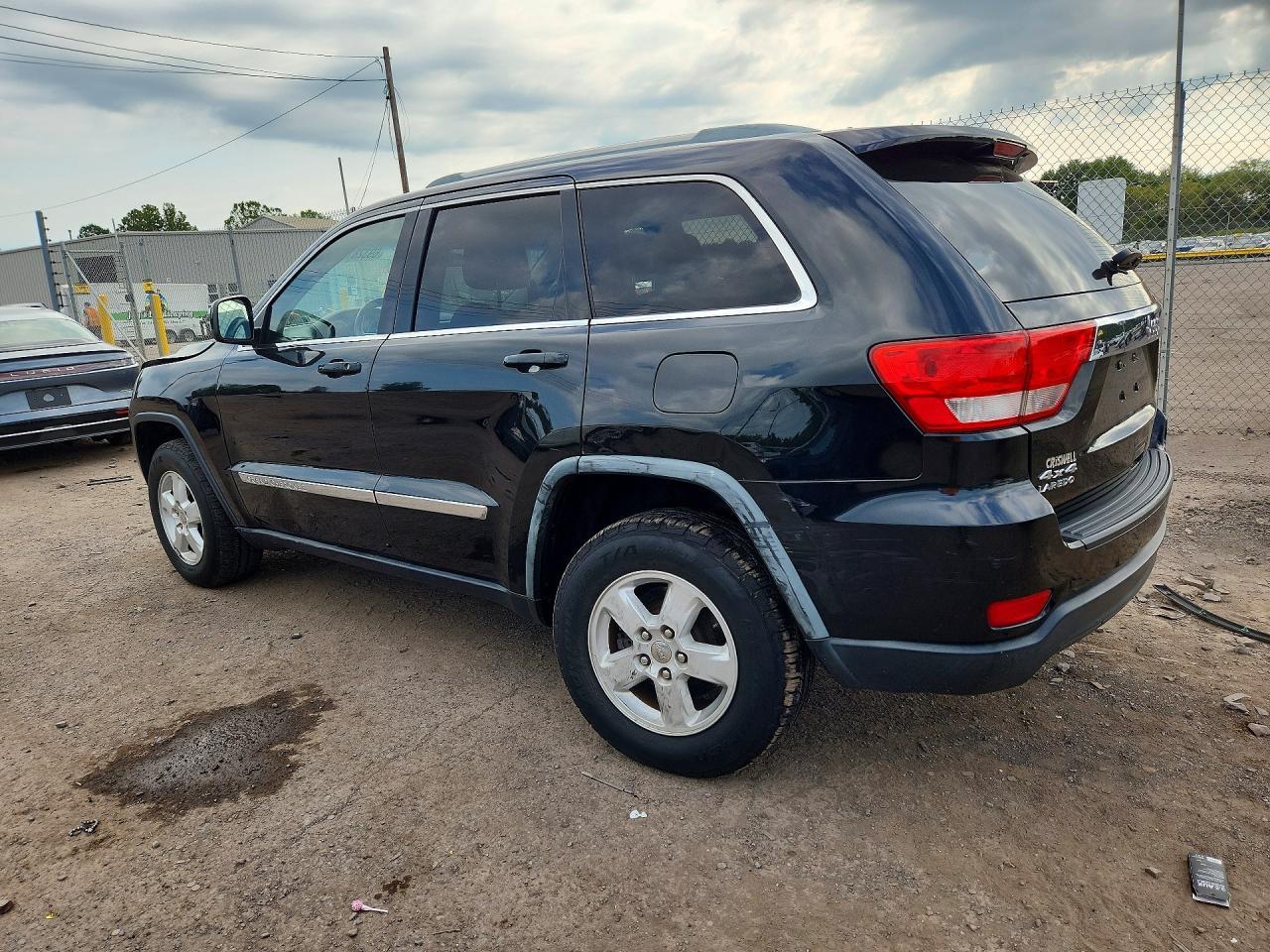 2011 Jeep Grand Cherokee Laredo - Image 2