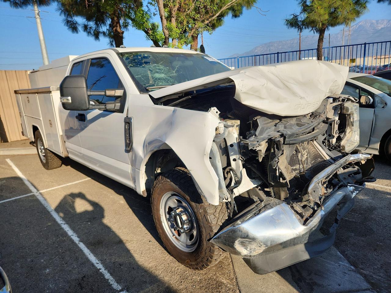 2022 Ford F350 Super Duty - Фото 4