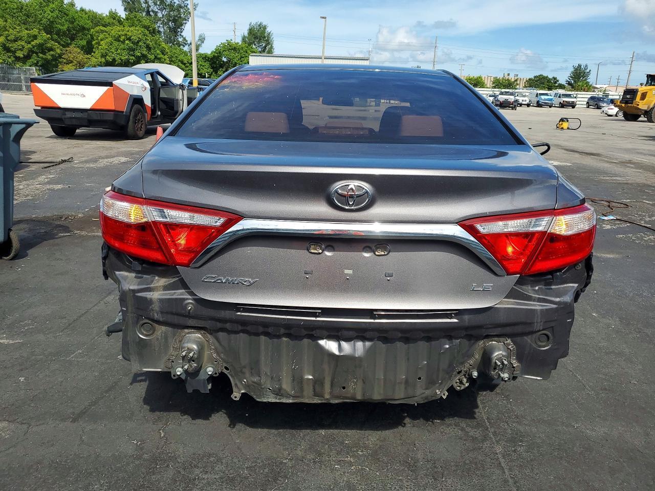 2016 Toyota Camry Le - Фото 6
