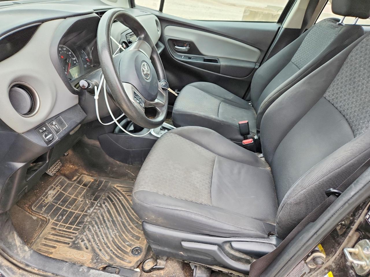 2016 Toyota Yaris 5-Door Le - Image 7