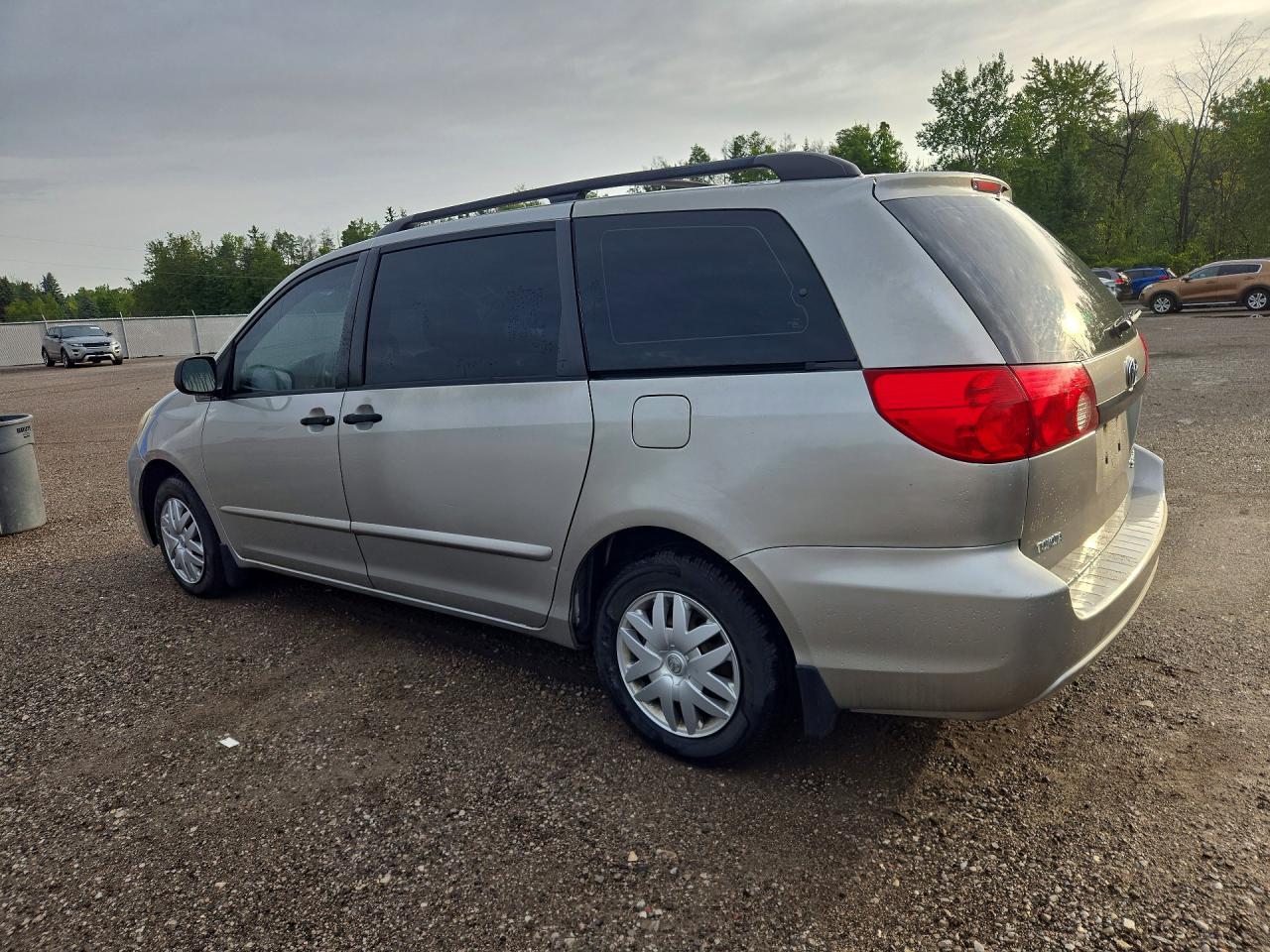 2008 Toyota Sienna Ce - Image 2
