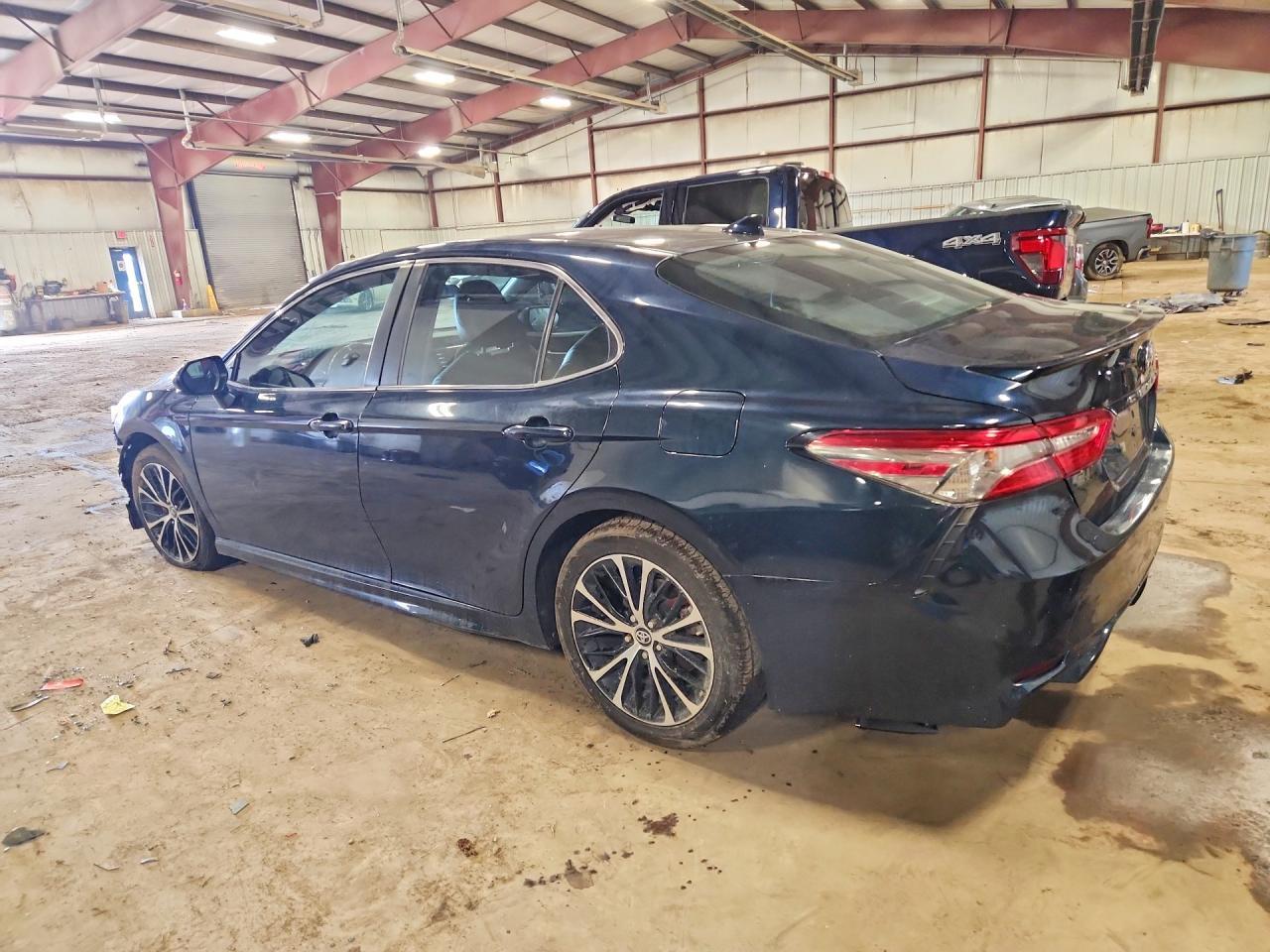 2019 Toyota Camry Se - Фото 2