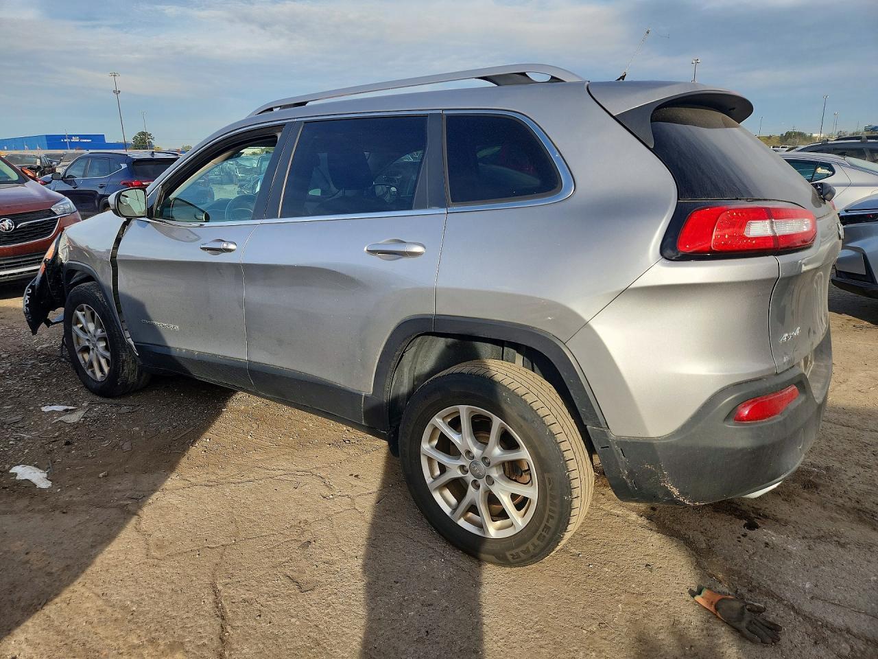 2015 Jeep Cherokee Latitude - Image 2