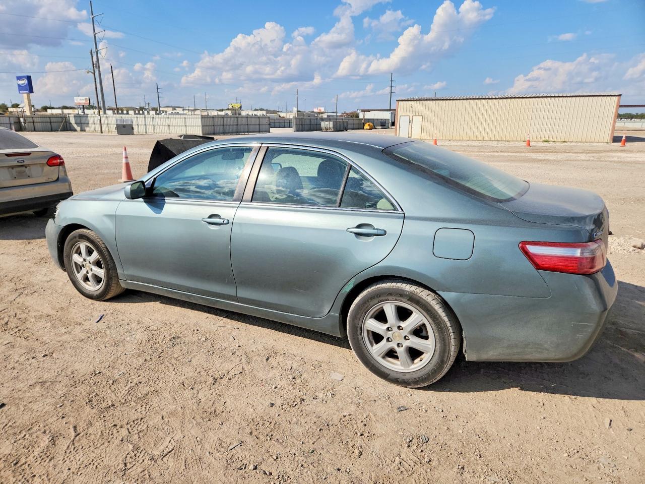 2009 Toyota Camry Le - Фото 2