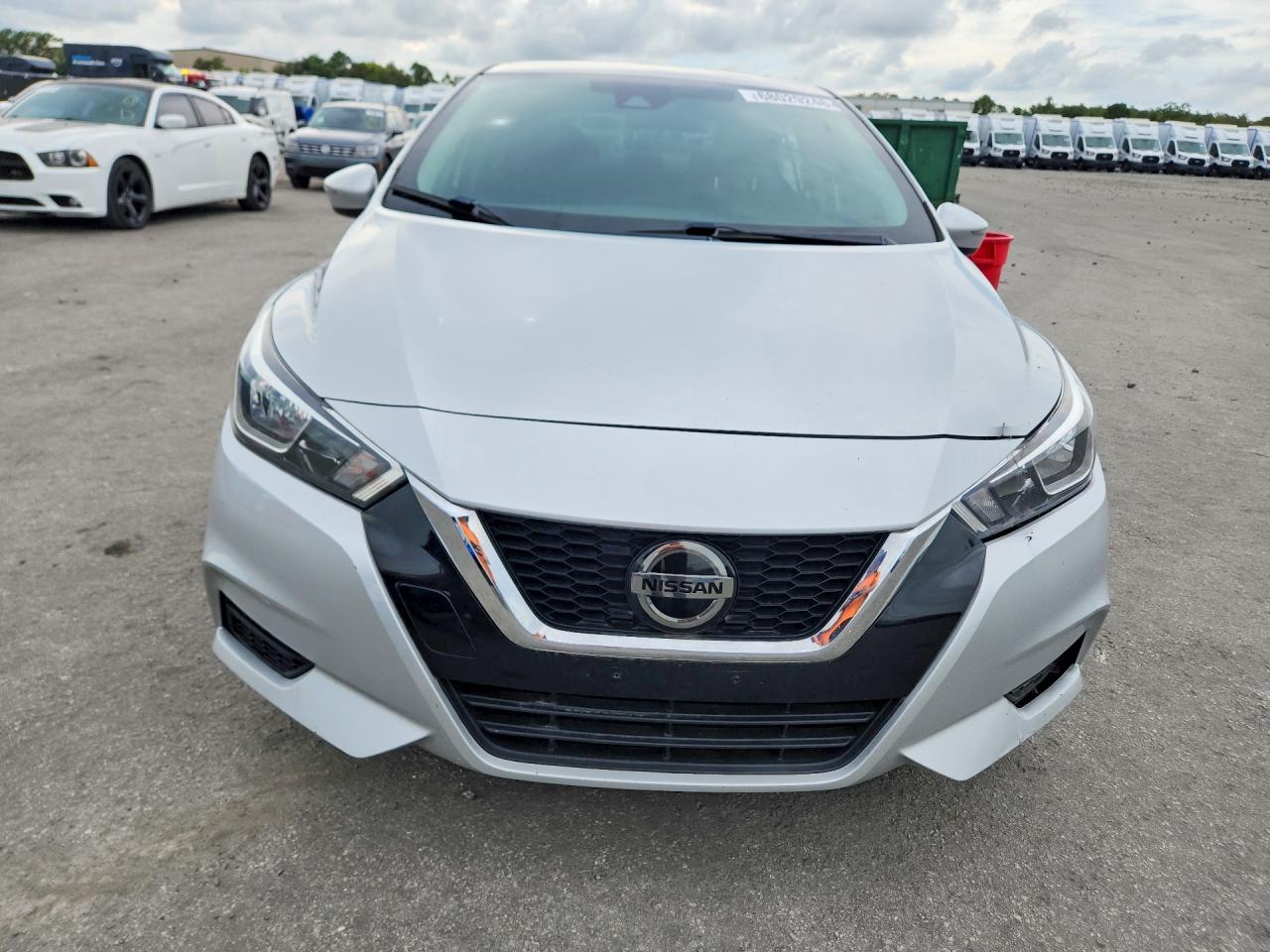 2020 Nissan Versa Sv - Image 5