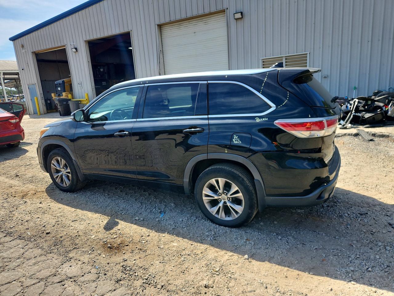 2015 Toyota Highlander Xle - Image 2