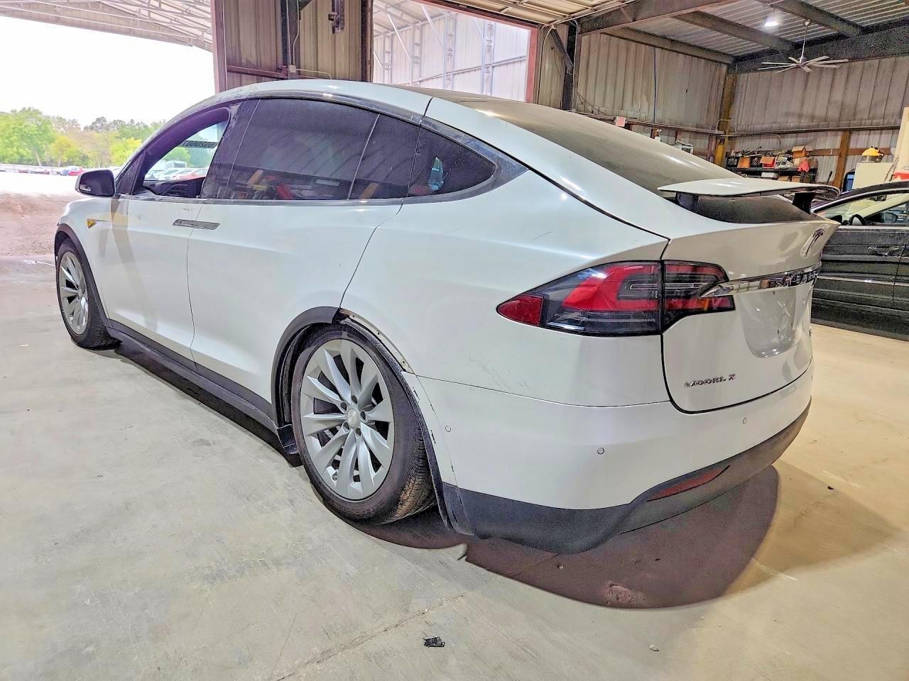 2016 Tesla Model X - Фото 2