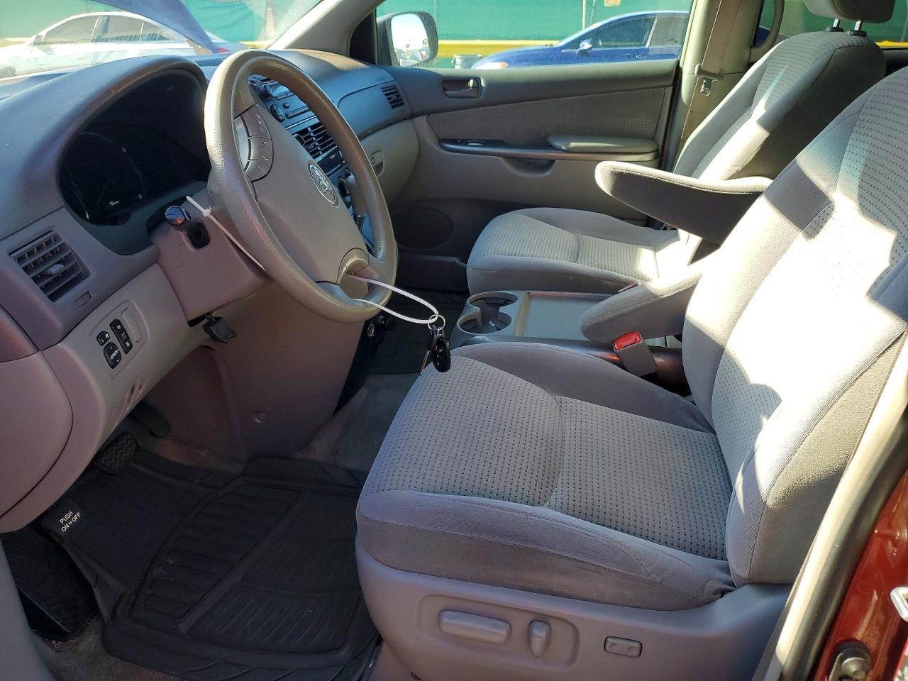 2006 Toyota Sienna Le 7 Passenger - Image 7