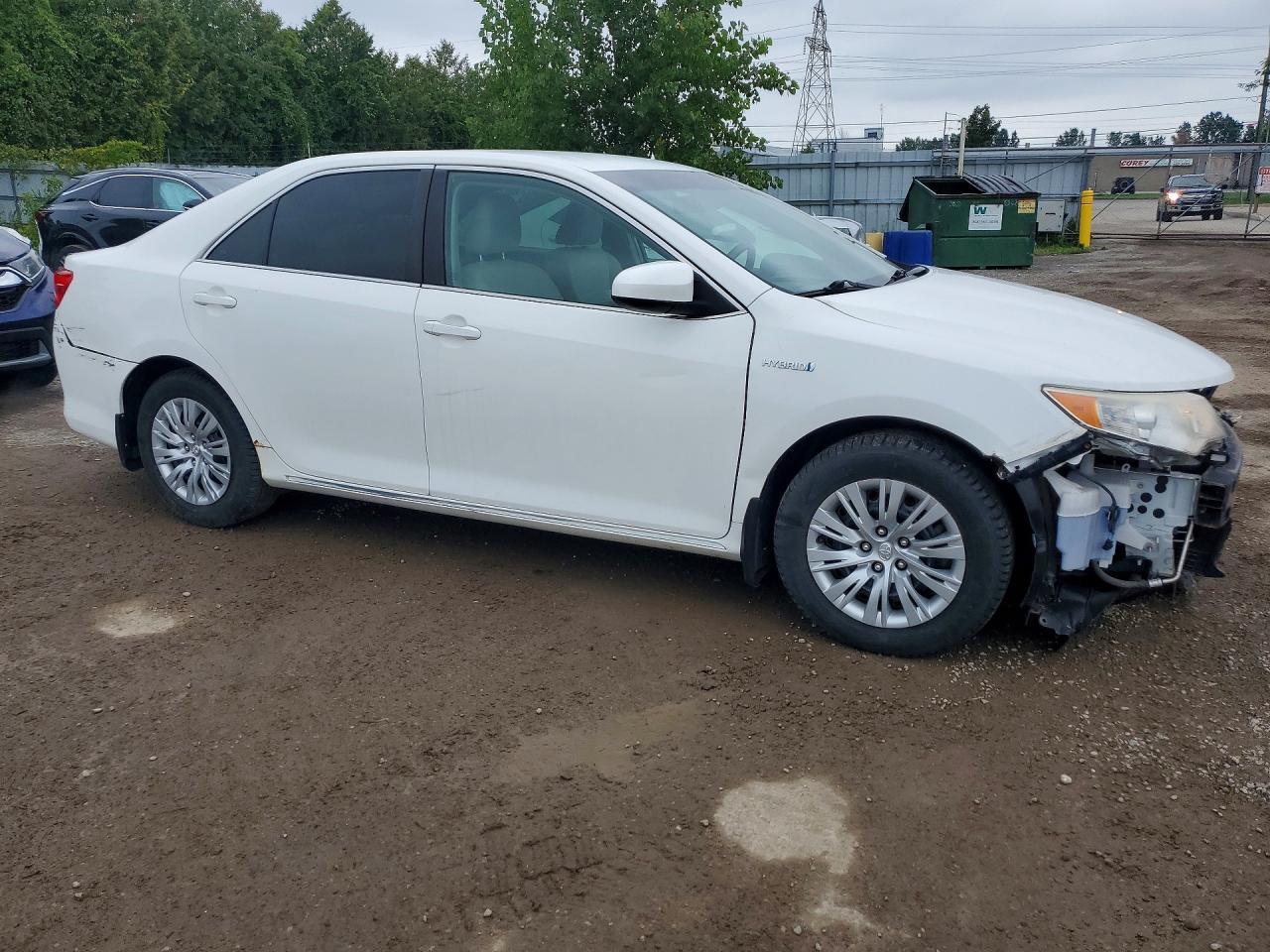 2014 Toyota Camry Hybrid Le - Image 4